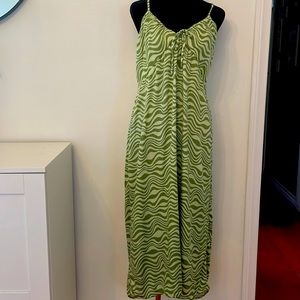 Gorgeous dress by Wild Fable. Pretty green color. Adjustable straps. XXL